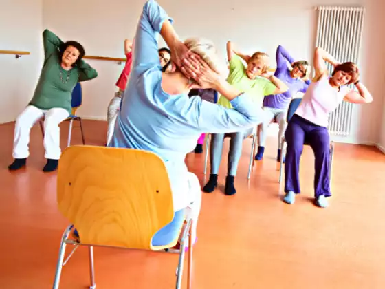 Yoga en silla y Qigong - ¡Siéntate o ponte de pie!