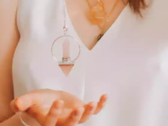 다우징의 힘을 활용하세요: 진자를 안전하게 사용하기