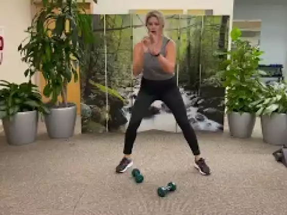Sessione di esercizi: lezione di allenamento HIIT di 30 minuti