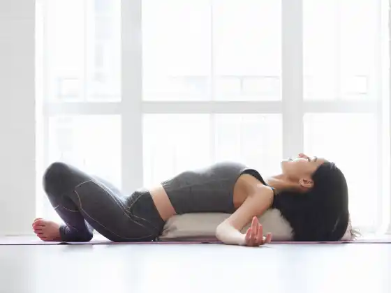 Reiki infundiertes Yin Yoga – Anahata Chakra 